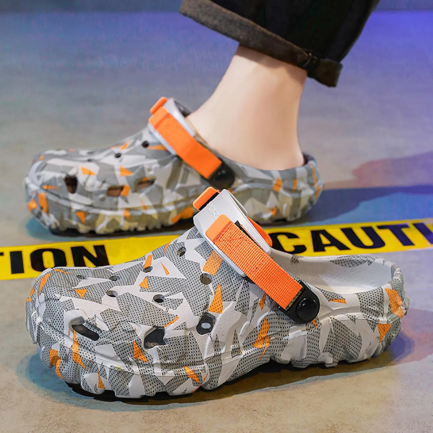 ihinzry Men's Garden Clogs Graphic Mules Clog Slip On Beach Sandals for Men Outdoor Slippers with Adjustable Strap