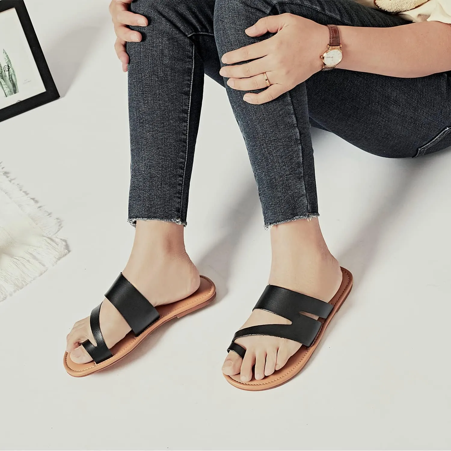 Luoika Women's Wide Width Flat Sandals, Flip Flop Slides Sandal Casual Strapy Sandal Slip on Summer Beach Shoes for Women.