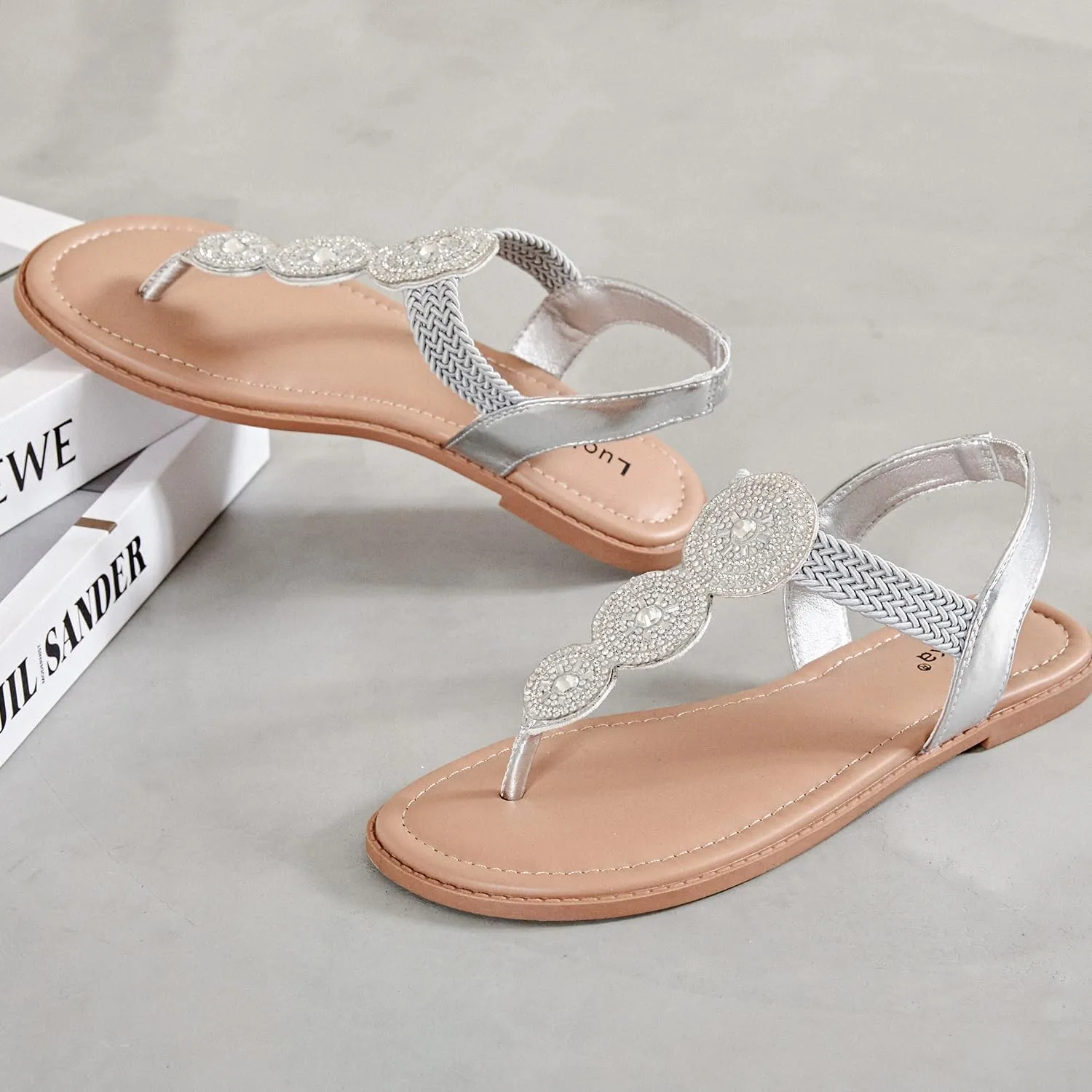 Luoika Women's Wide Width Flat Sandals, Flip Flop Thong Sandals Strappy Rhinestone Comfortable Summer Beach Shoes for Women.