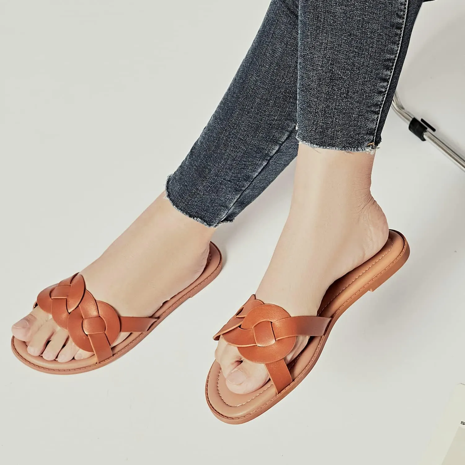 Luoika Women's Wide Width Flat Slides Sandals, Casual Comfortable Summer Beach Shoes Slip on Slide Sandal for Women.