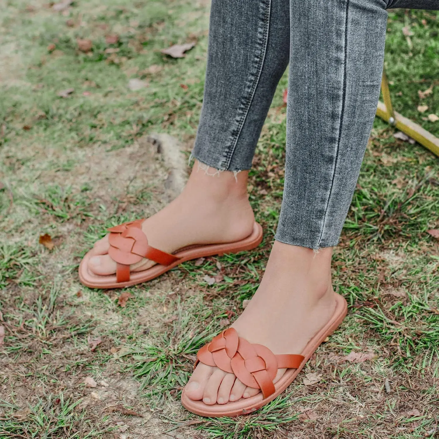 Luoika Women's Wide Width Flat Slides Sandals, Casual Comfortable Summer Beach Shoes Slip on Slide Sandal for Women.