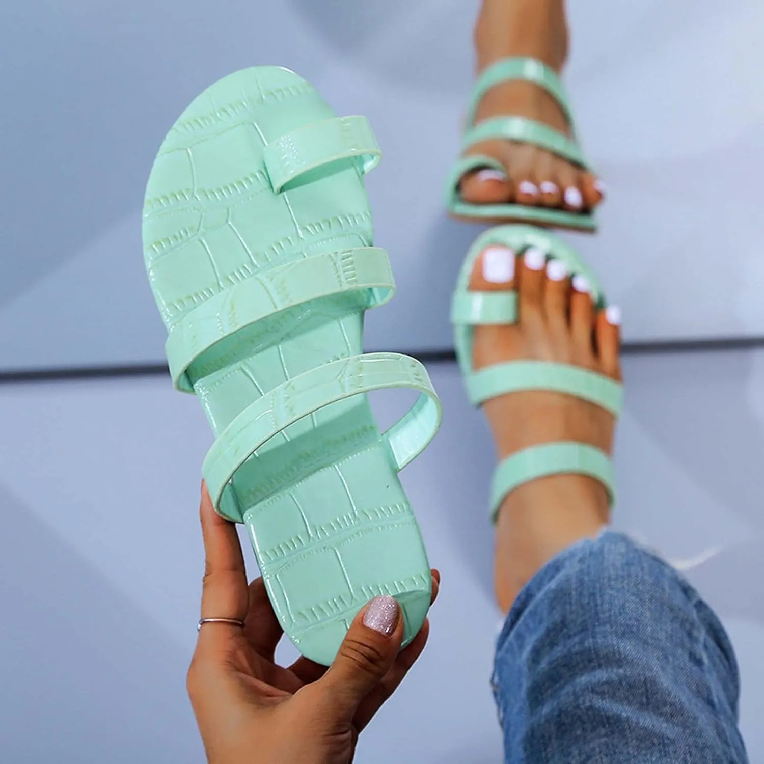 oiangi Colorful Straps Sandals for Women Trendy Casual Toe Ring Open Toe Slip-on Flats Slippers Lightweight Comfortable Beach Home Shoes Flip Flops