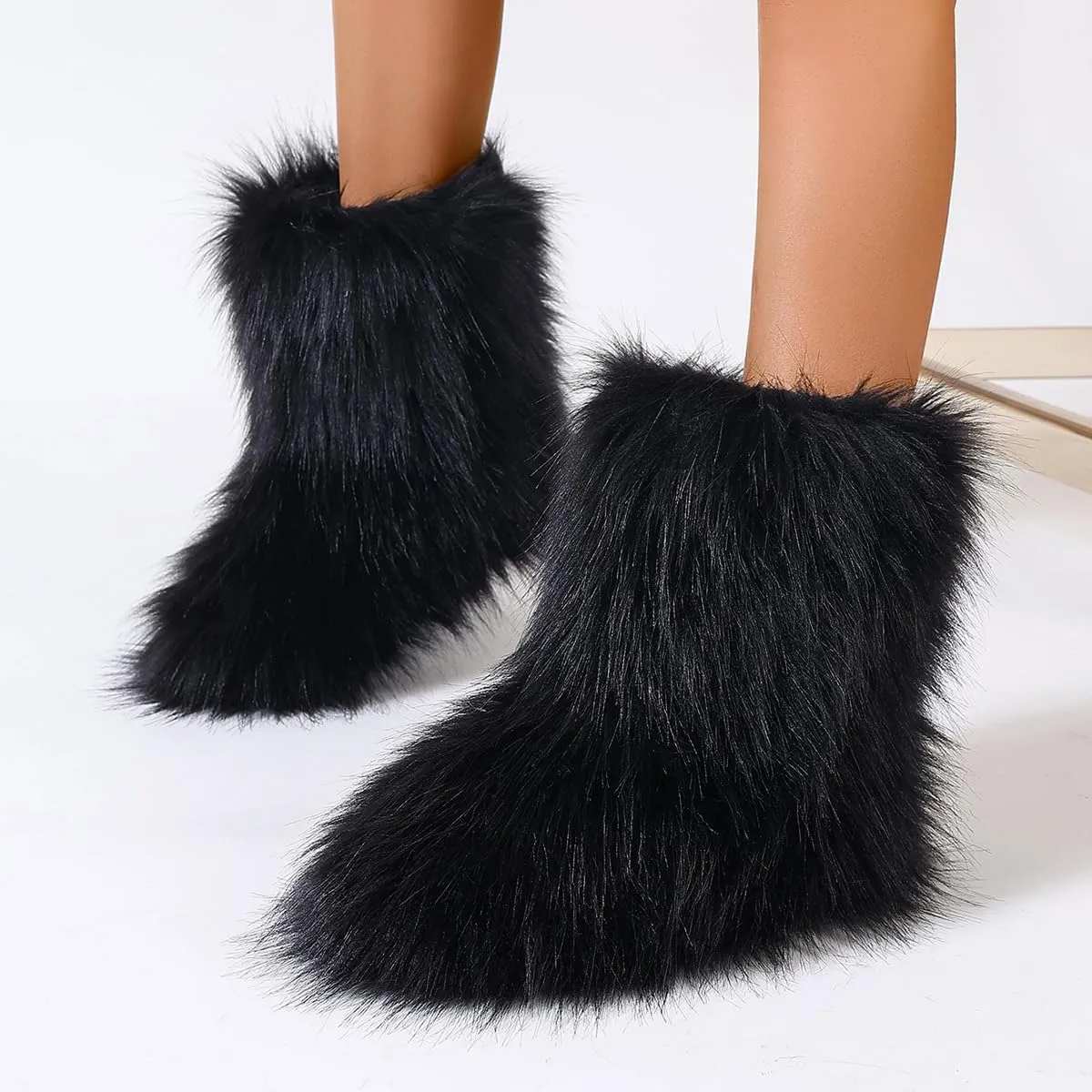 UOQAPRE Faux Fur Boots for Women Snow Boots Fuzzy Leg Warm Boots Furry Mid-Calf Boots Warm Comfortable Outdoor Flat Shoes