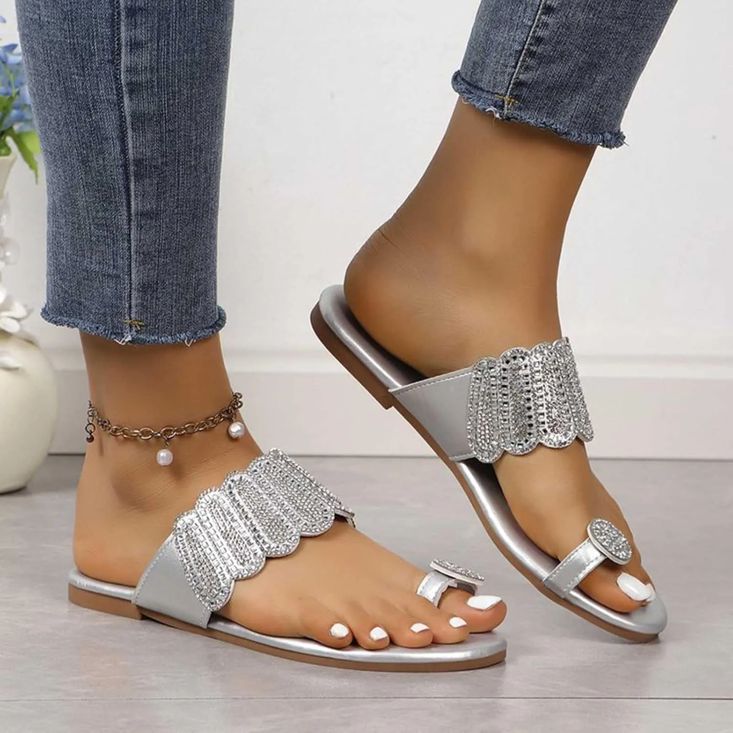 Women Summer Slippers Plus Size Toe Ring Slides Sandals Comfort Flat Flip Flops Rhinestone Beach Shoes Slipper