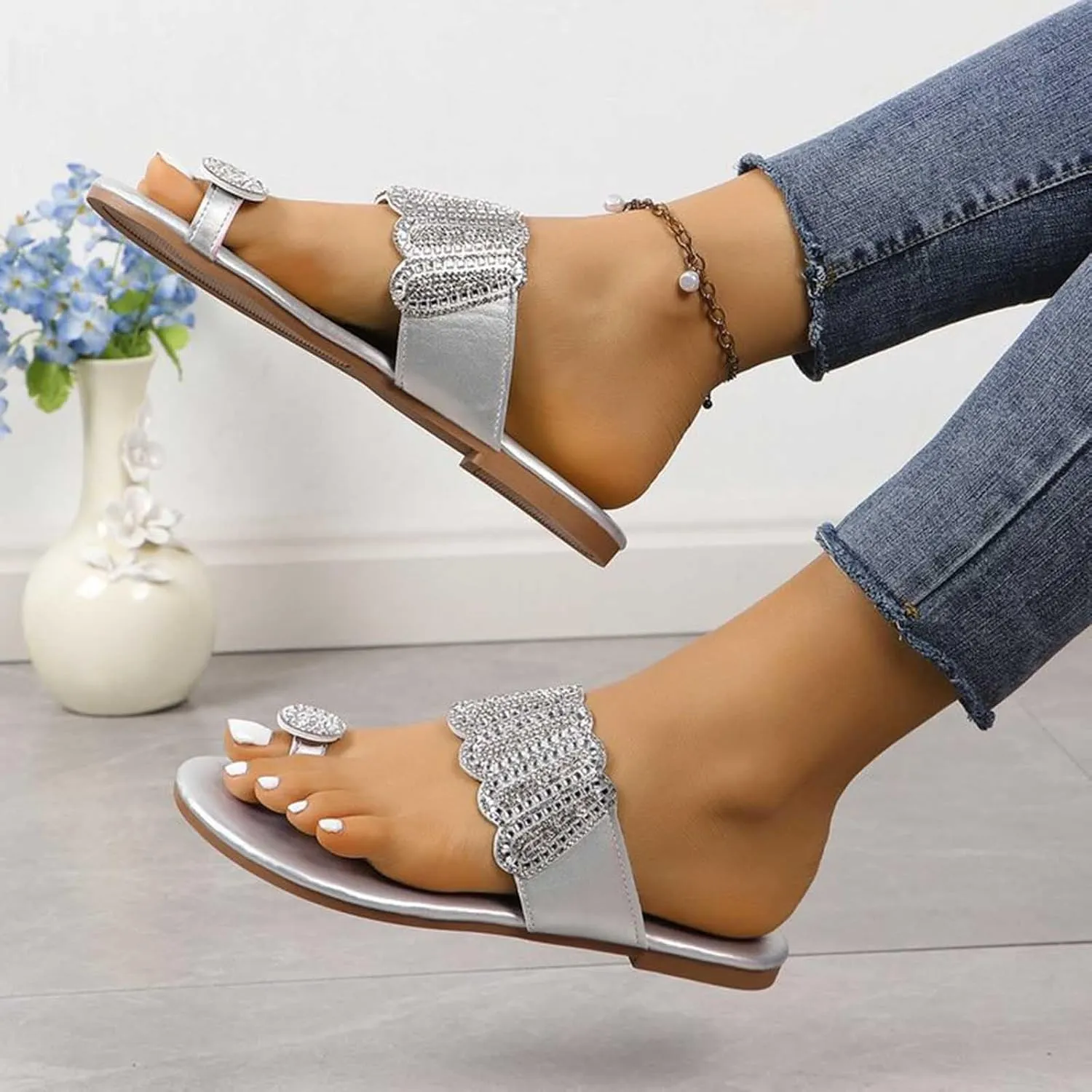 Women Summer Slippers Plus Size Toe Ring Slides Sandals Comfort Flat Flip Flops Rhinestone Beach Shoes Slipper