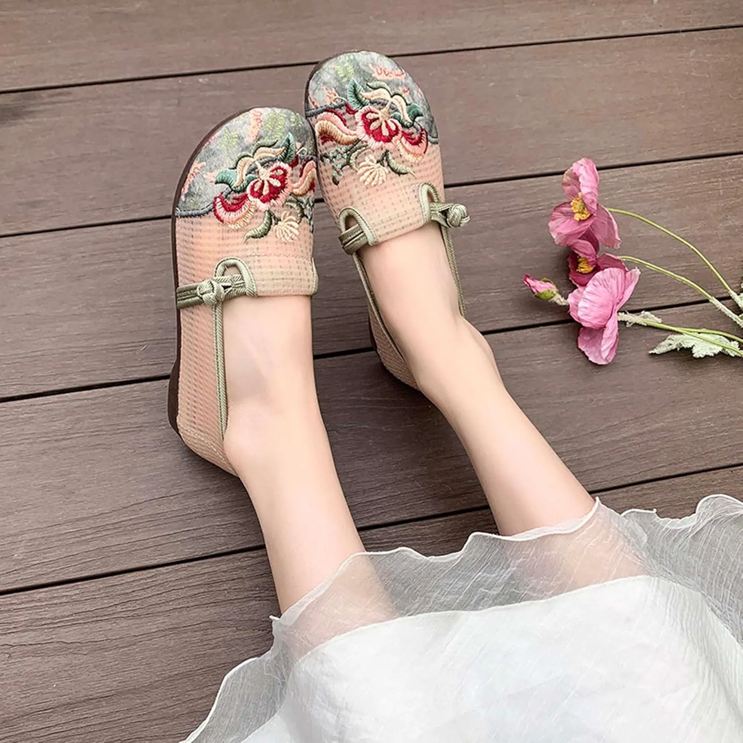 Women's Embroidered Flower Casual Walking Shoes