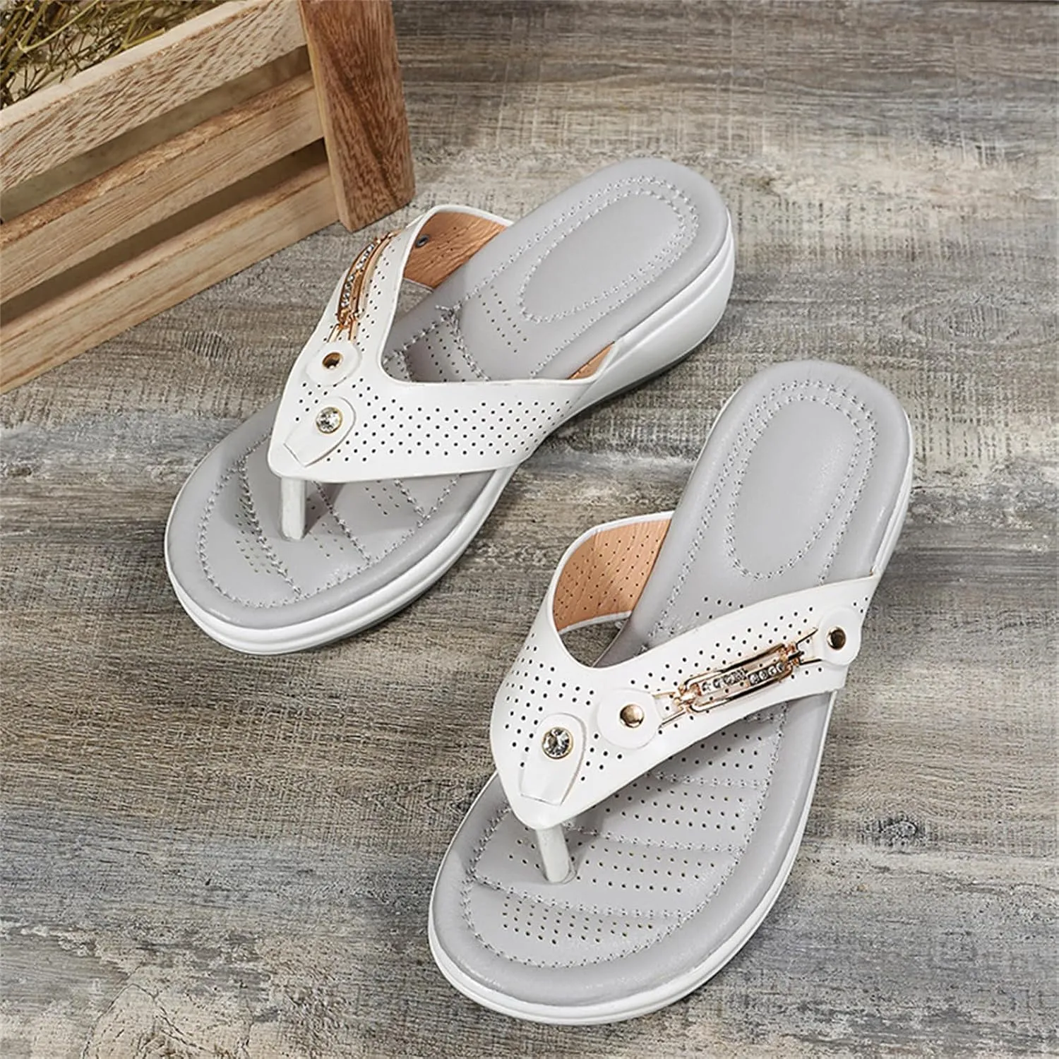 Womens Flat Thong Sandals Comfortable Walking Summer Casual Flip Flops Dressy Sandals 2025 Slip On Toed Sandal Shoes Cushion Arch Support Beach Dressy Low Wedge Lightweight Non-Slip Slippers