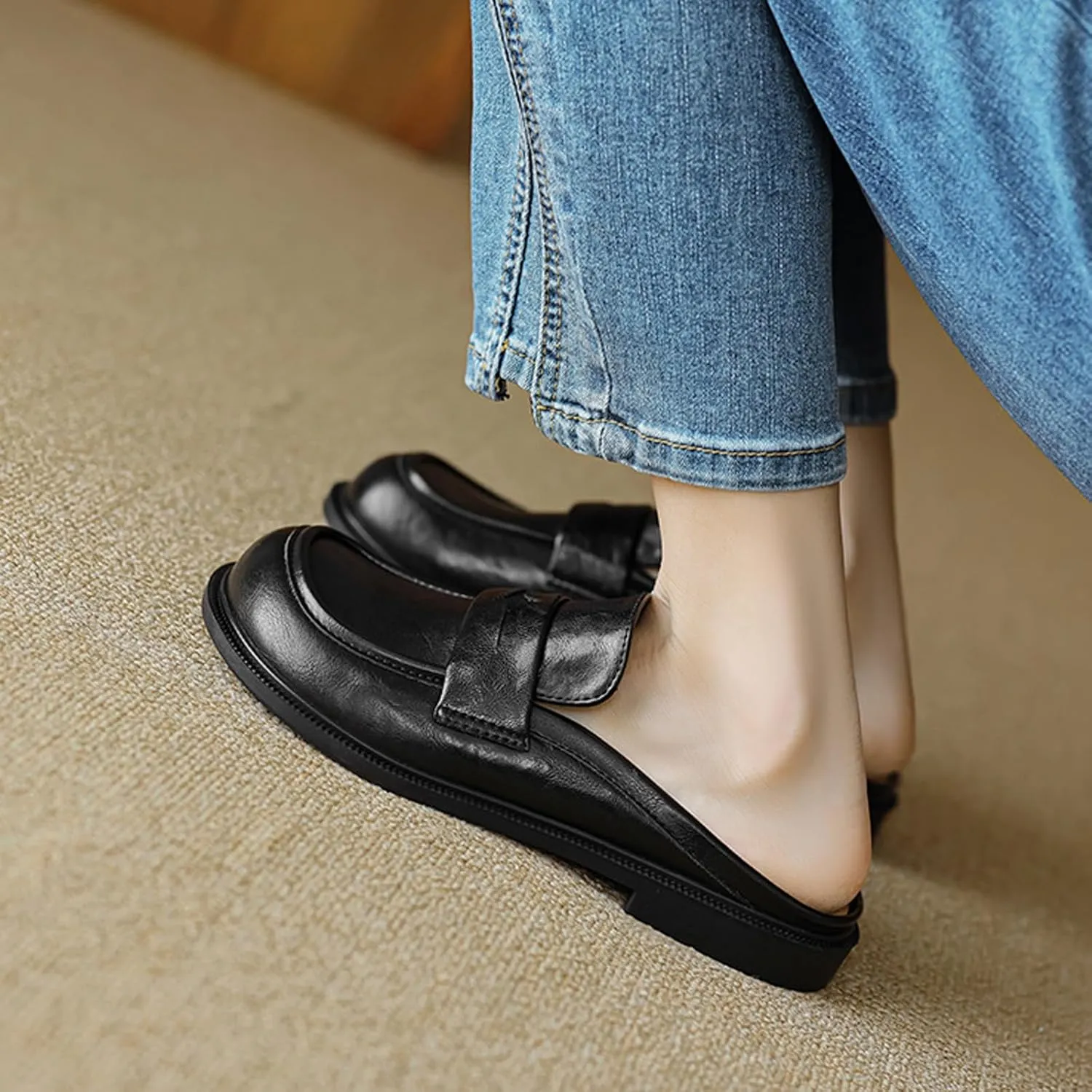 Women's Retro Leather Closed Toe Mules,Slip On Comfort Flat Loafers Fashion Casual Non-Slip Backless Slippers