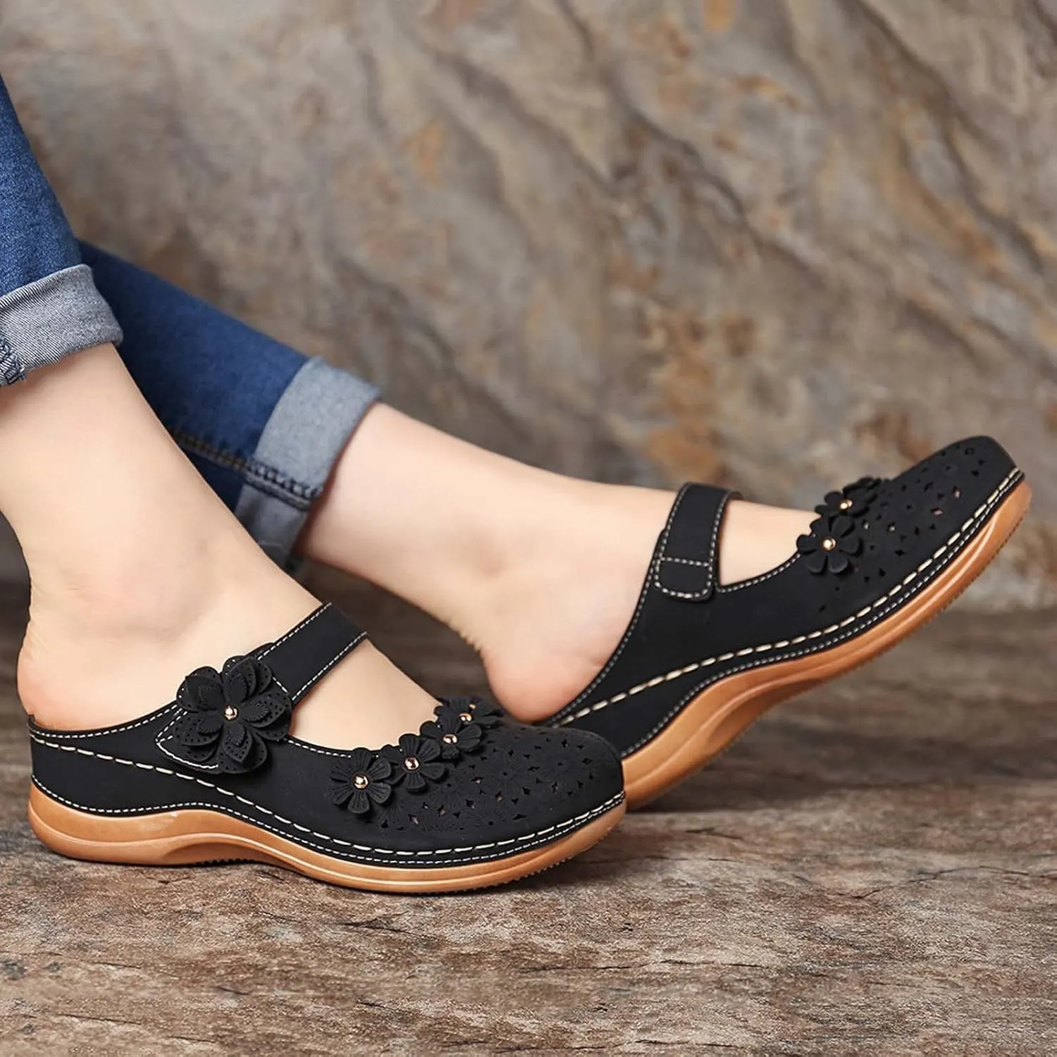 Womens Sandals 2023 Summer Fashion Hollow Flowers Rounde Toe Closed Toe Slipper Comfortable Wedge Sandals with Arch Support Ladies Vintage Shoes