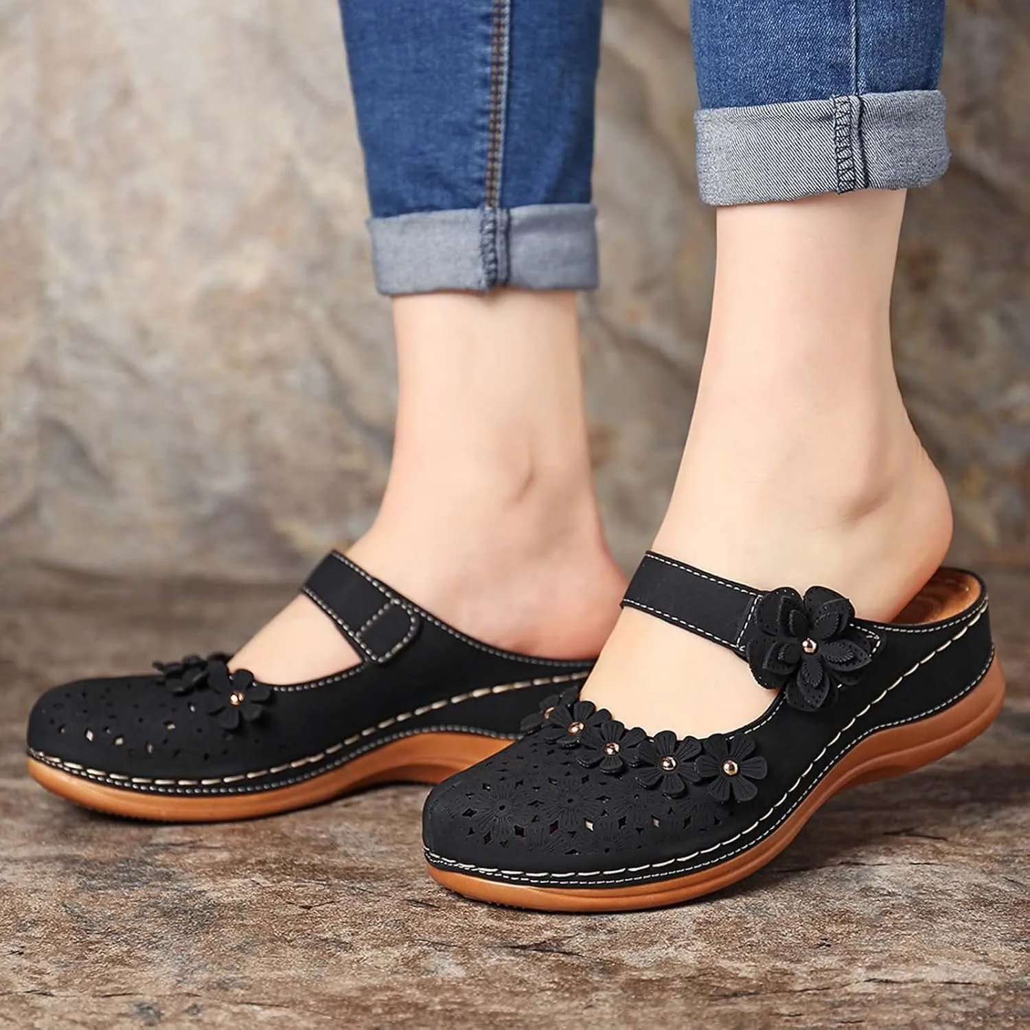 Womens Sandals 2023 Summer Fashion Hollow Flowers Rounde Toe Closed Toe Slipper Comfortable Wedge Sandals with Arch Support Ladies Vintage Shoes