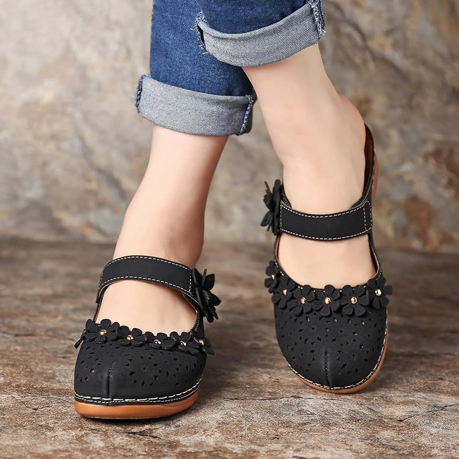 Womens Sandals 2023 Summer Fashion Hollow Flowers Rounde Toe Closed Toe Slipper Comfortable Wedge Sandals with Arch Support Ladies Vintage Shoes
